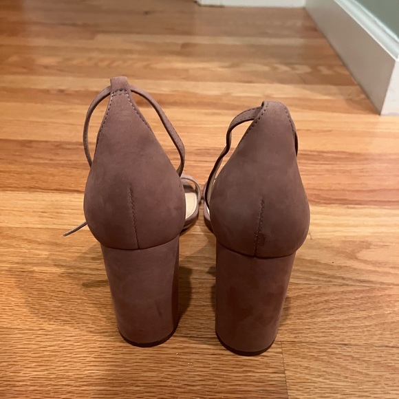 NWOT Vince Camuto Suede Heels - Picture 2 of 3